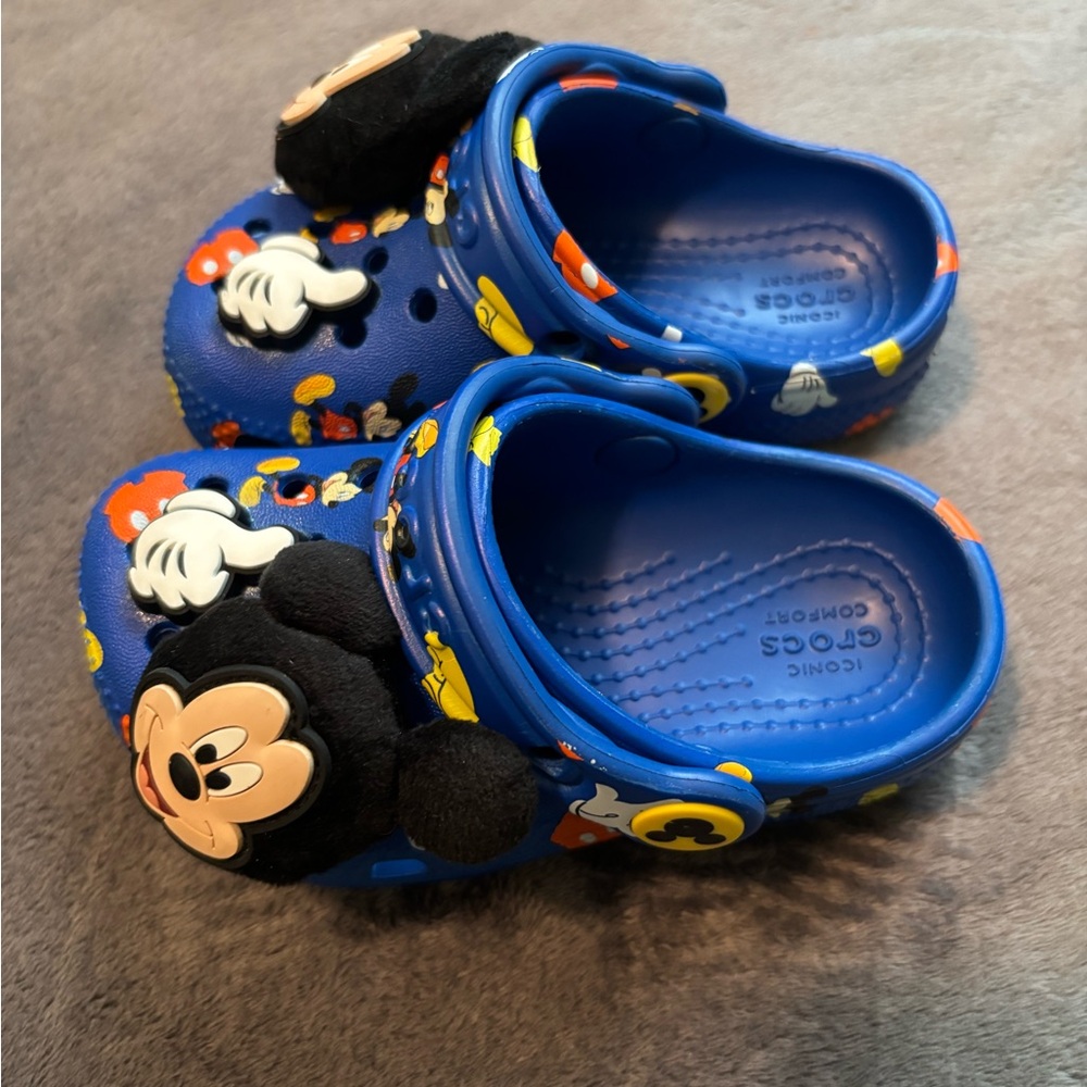 CROCS Blue Disney Mickey Mouse Toddler size 6 Iconic Jibbitz Charms Boy Girl - Picture 3 of 7